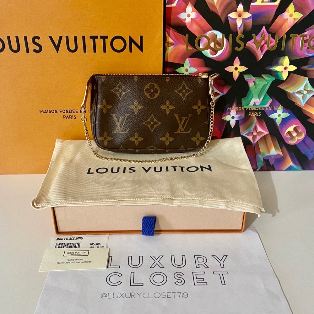 SOLD❌ Louis Vuitton Mini Pochette Monogram